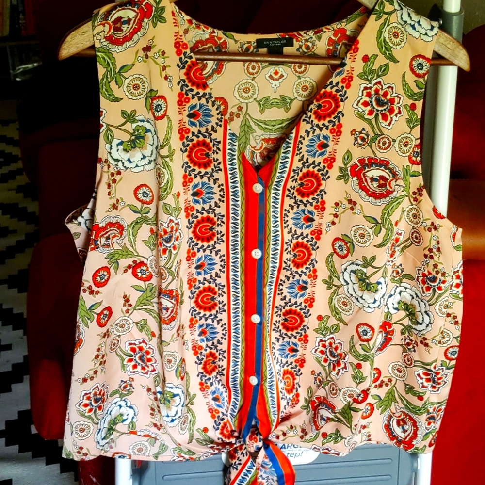 Anne Taylor Women's sleeveless blouse, size L